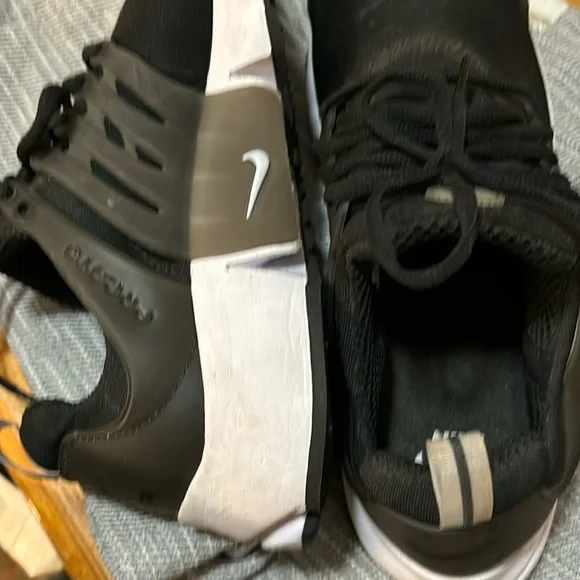 NWOT Nike Air Black and White Shoes size 11